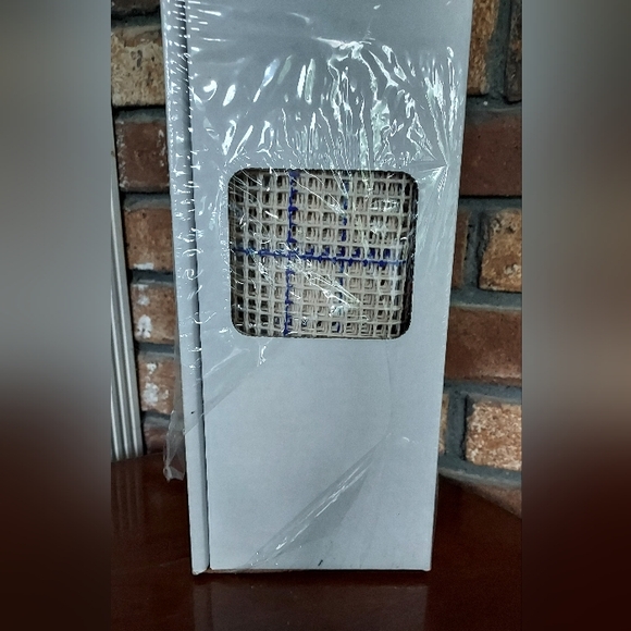 Wonderart Latch Hook Kit Puppy Love Craft Dog #426132 Size 12"x12" Yellow Lab - Picture 5 of 8